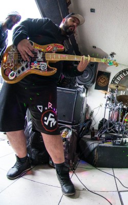 São Paulo - Contrabaixo - gosta de Heavy-Metal procurando por Contrabaixo