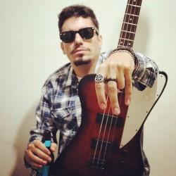 Uberlândia - Guitarra base - gosta de Heavy-Metal procurando por Vocalista---Alto