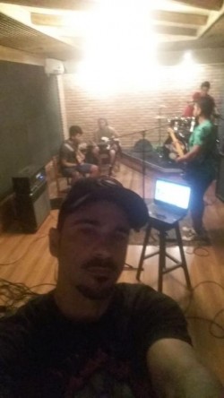 Manaus - Vocalista - Barítono - gosta de Rock-Alternativo-/-Moderno procurando por Contrabaixo