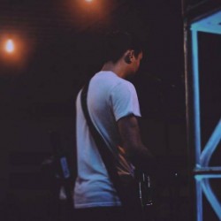 Petrópolis - Guitarra base - gosta de Rock-Clássico procurando por Contrabaixo