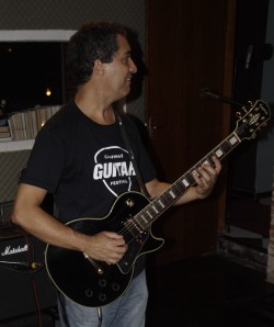 Campinas - Guitarra base - gosta de Blues procurando por Vocalista---Geral