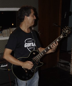 Campinas - Guitarra solo - gosta de Rock-Clássico procurando por Vocalista---Geral