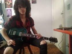 Embu das Artes - Guitarra solo - gosta de Rock-Clássico procurando por Bateria