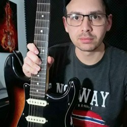 Brasília - Guitarra solo - gosta de Cristão-Tradicional procurando por Guitarra-base