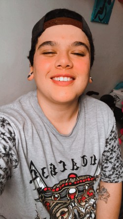 Goiânia - Vocalista - Geral - gosta de Acústico procurando por Bateria