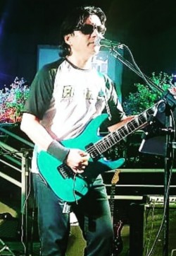 São Caetano do Sul - Guitarra base - gosta de Heavy-Metal procurando por Bateria