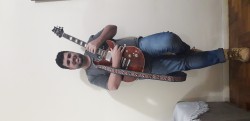 Rio de Janeiro - Guitarra base - gosta de Rock-Clássico procurando por Bateria