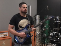 Belo Horizonte - Guitarra base - gosta de Rock-Clássico procurando por Bateria