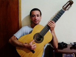 Jundiaí - Vocalista - Barítono - gosta de Música-Clássica procurando por Violão