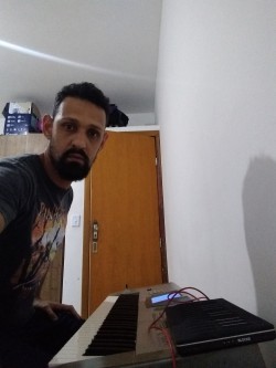 Belo Horizonte - Teclado - gosta de Rock-Clássico procurando por Bateria