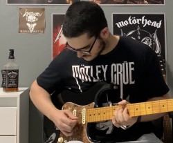 Jaboatão dos Guararapes - Violão - gosta de Rock-Clássico procurando por Bateria