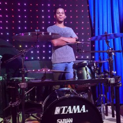 Franco da Rocha - Bateria - gosta de Rock-Alternativo-/-Moderno procurando por Teclado