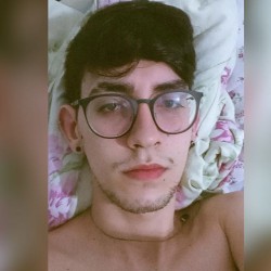 Goiânia - Vocalista - Barítono - gosta de Rock-Clássico procurando por Bateria