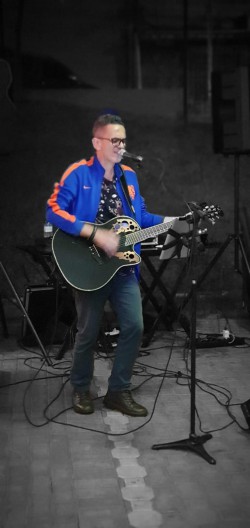 Belo Horizonte - Guitarra base - gosta de Acústico procurando por Bateria