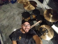 Brasília - Bateria - gosta de Rock-Clássico procurando por Contrabaixo