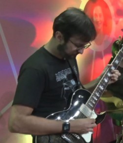 Brasília - Guitarra solo - gosta de Rock-Clássico procurando por Bateria