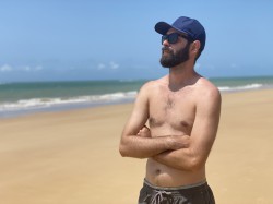 Maringá - Violão - gosta de Rock-Clássico procurando por Bateria