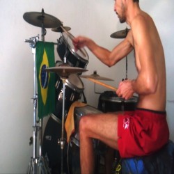 São Bernardo do Campo - Bateria - gosta de Hip-Hop-/-Rap procurando por Vocalista---Geral
