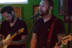 São José dos Campos - Violão - gosta de Rock-Alternativo-/-Moderno procurando por Bateria