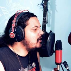 Rio de Janeiro - Vocalista - Tenor - gosta de Rock-Clássico procurando por Bateria