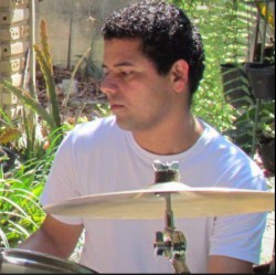 Belo Horizonte - Bateria - gosta de Rock-Alternativo-/-Moderno procurando por Contrabaixo