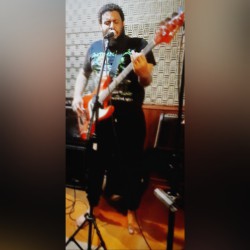 Salvador -  - gosta de Rock-Alternativo-/-Moderno procurando por Guitarra-base