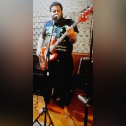 Salvador - Vocalista - Geral - gosta de Rock-Alternativo-/-Moderno procurando por Guitarra-base