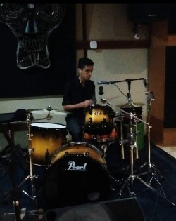 Recife - Teclado - gosta de Rock-Clássico procurando por Contrabaixo