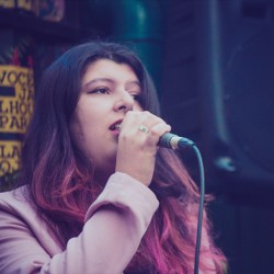 Caxias do Sul - Violão - gosta de Rock-Clássico procurando por Bateria