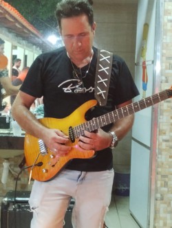 Divinópolis - Guitarra solo - gosta de Rock-Clássico procurando por Vocalista---Geral