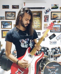 Novo Hamburgo - Guitarra solo - gosta de Heavy-Metal procurando por Bateria