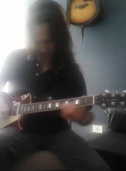 Caçapava - Guitarra solo - gosta de Heavy-Metal procurando por Bateria