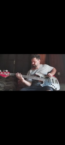 Garopaba - Contrabaixo - gosta de Blues procurando por Bateria