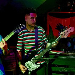 Rio de Janeiro - Guitarra base - gosta de Rock-Alternativo-/-Moderno procurando por Guitarra-base