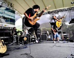 Belo Horizonte - Guitarra base - gosta de Rock-Alternativo-/-Moderno procurando por Contrabaixo