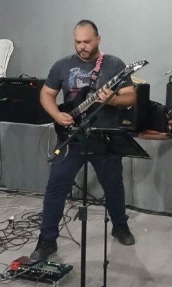 Salvador -  - gosta de Heavy-Metal procurando por Bateria