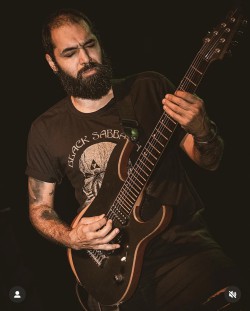 Rio de Janeiro - Guitarra base - gosta de Heavy-Metal procurando por Contrabaixo
