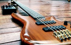 Palhoça - Guitarra base - gosta de Rock-Clássico procurando por Bateria