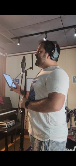 Rio de Janeiro - Vocalista - Barítono - gosta de Rock-Clássico procurando por Contrabaixo