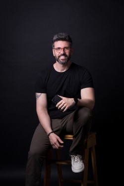 Ribeirão Preto -  - gosta de Rock-Clássico procurando por Contrabaixo