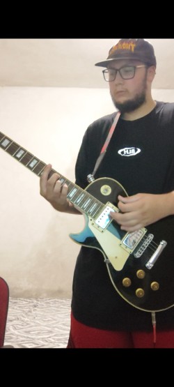 Curitiba - Guitarra base - gosta de Rock-Alternativo-/-Moderno procurando por Vocalista---Geral