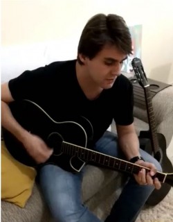 Juiz de Fora - Guitarra base - gosta de R&B procurando por Guitarra-base