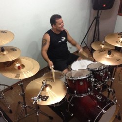 Taboão da Serra - Bateria - gosta de Rock-Clássico procurando por Contrabaixo