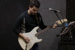 Porto Alegre - Guitarra base - gosta de Blues procurando por Bateria