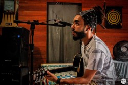 Petrópolis - Violão - gosta de Ska procurando por Bateria