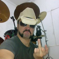Goiânia - Bateria - gosta de Heavy-Metal procurando por Contrabaixo