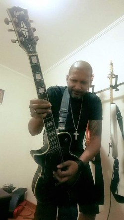 São Paulo - Guitarra base - gosta de Punk procurando por Vocalista---Geral