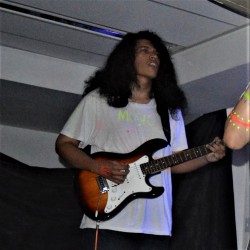 Rio de Janeiro - Guitarra solo - gosta de Rock-Alternativo-/-Moderno procurando por Contrabaixo