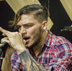 Rio de Janeiro - Vocalista - Tenor - gosta de R&B procurando por Bateria