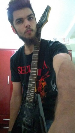 São Paulo - Guitarra solo - gosta de Heavy-Metal procurando por Bateria